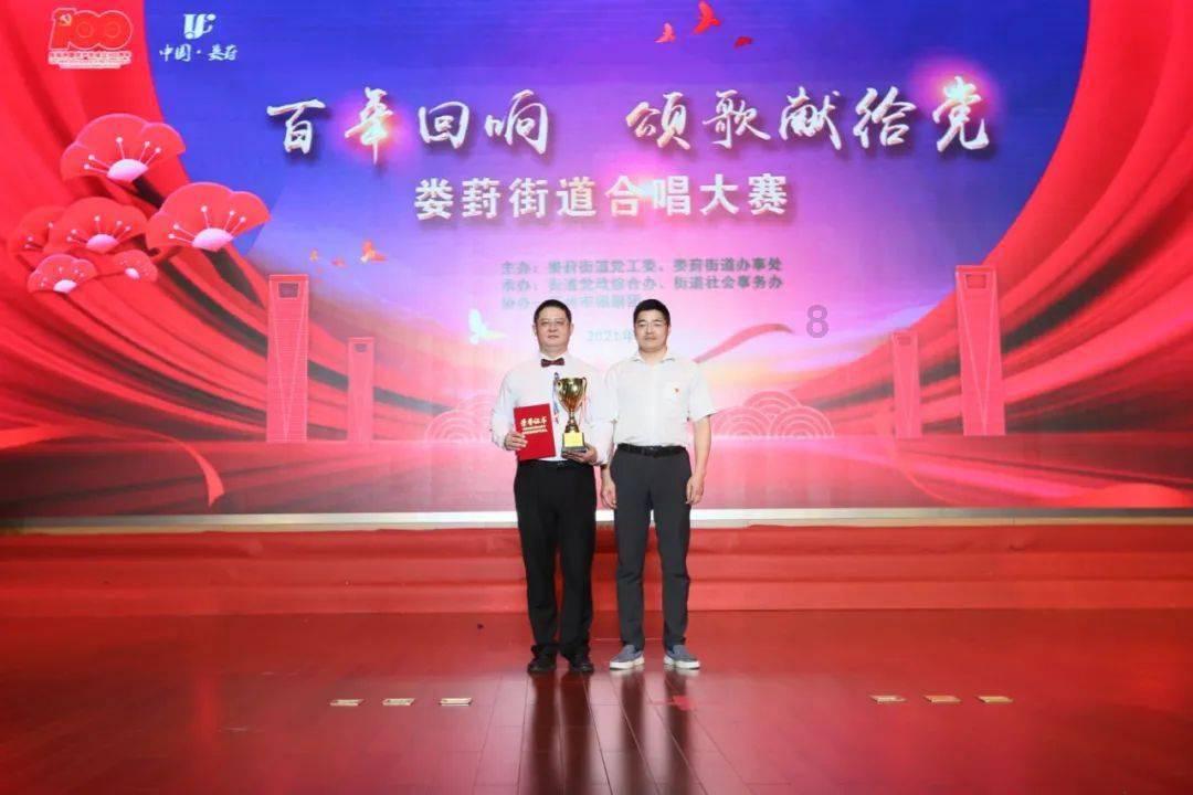 逃离快乐小镇